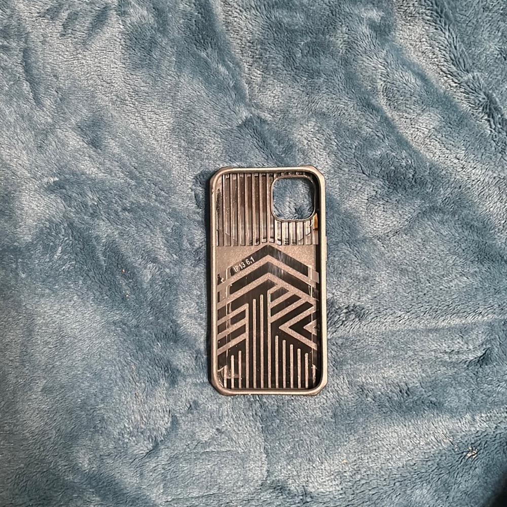 iPhone 13 6.1 case